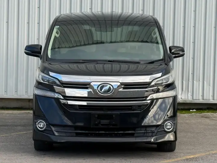 Toyota Vellfire 2015 photo 2