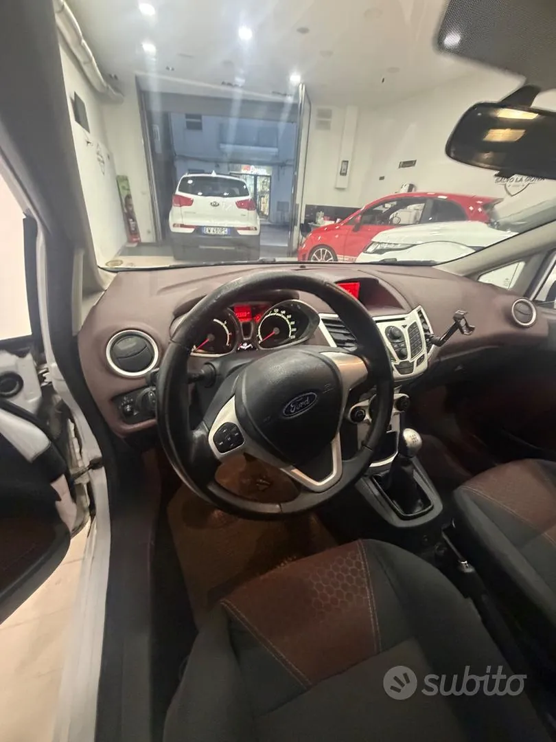 Ford Fiesta 2010 photo 5
