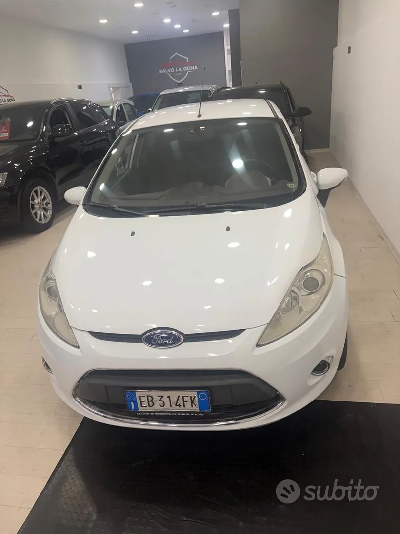 Ford Fiesta 2010 photo 2