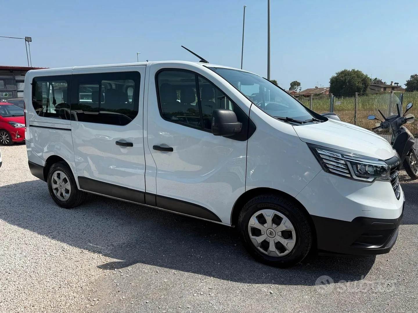Renault Trafic 2023 photo 2