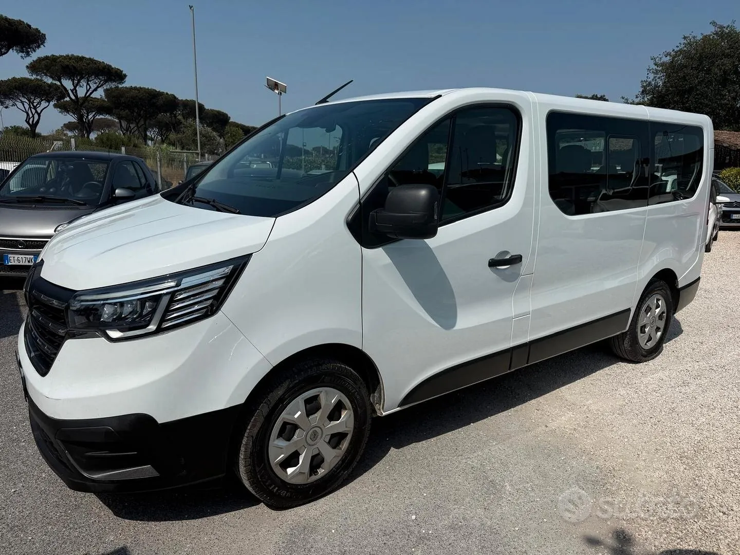 Renault Trafic 2023 photo 3
