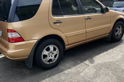 Mercedes-Benz 320
