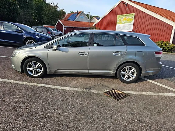 Toyota Avensis 2009 photo 4