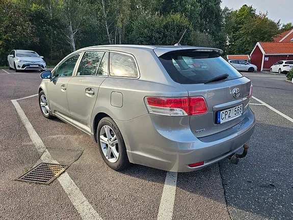 Toyota Avensis 2009 photo 2