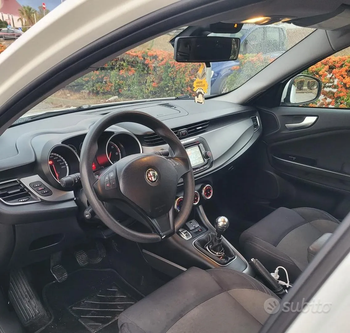 Alfa Romeo Giulietta 2013 photo 5