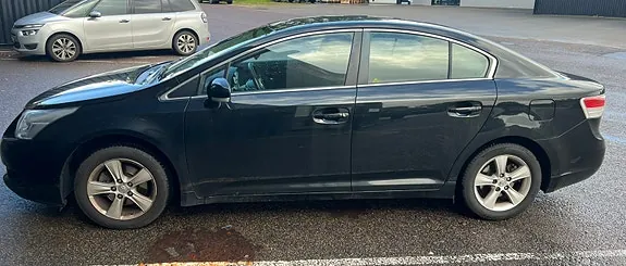 Toyota Avensis 2011 photo 2