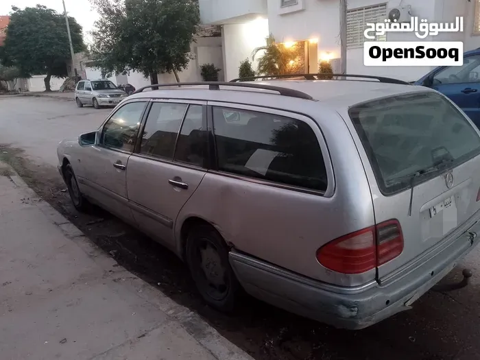 Mercedes-Benz E-Class 2001 photo 2