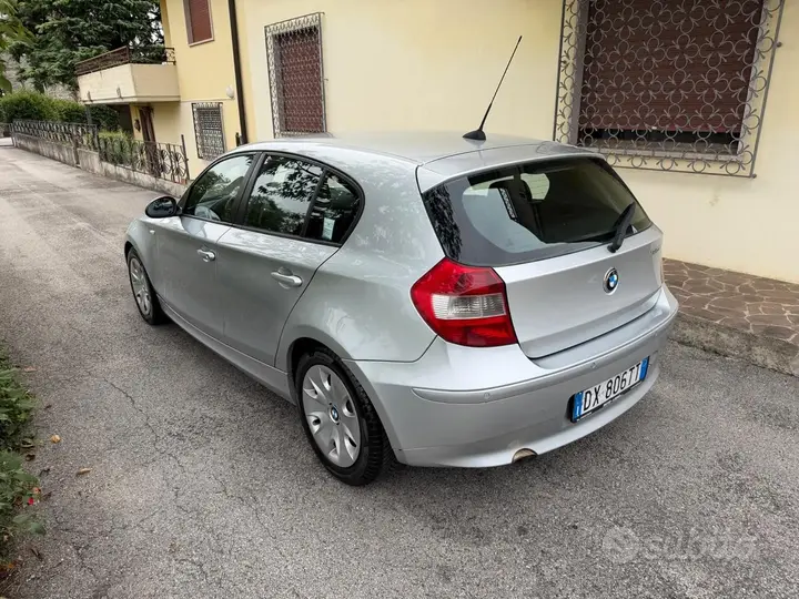 BMW 118 2009 photo 4