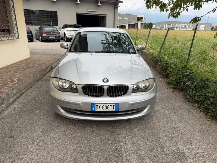 BMW 118 2009 photo 2