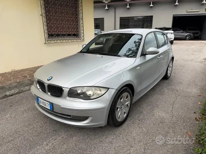 BMW 118 2009 photo 3