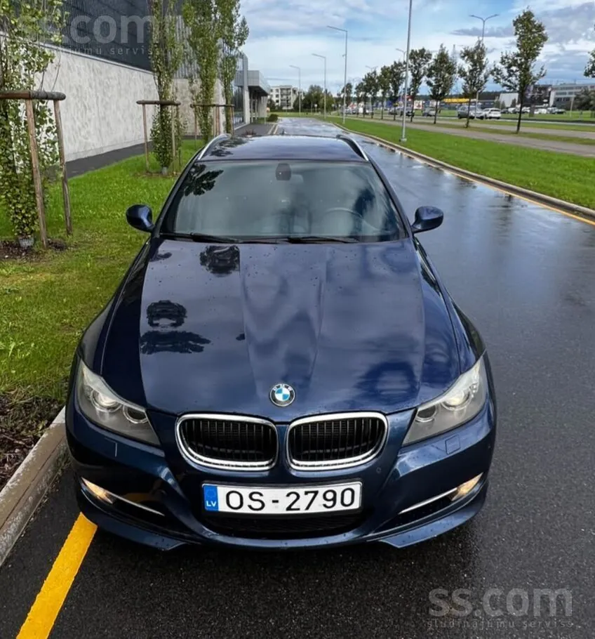 BMW E91 2010 photo 2
