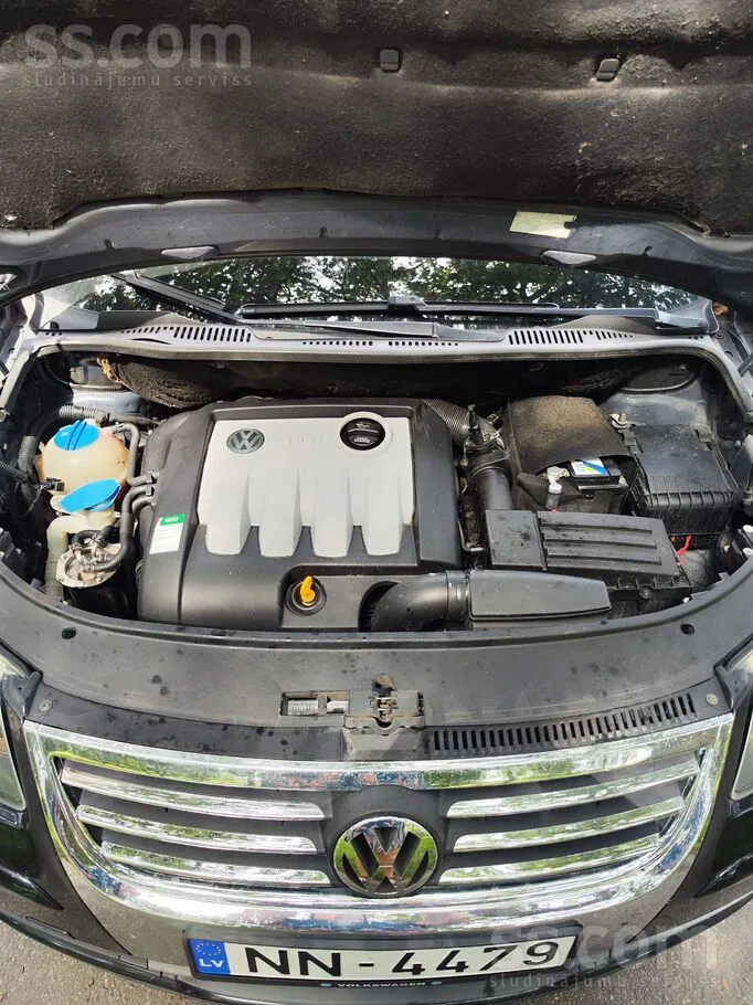 Volkswagen Touran 2009 photo 2