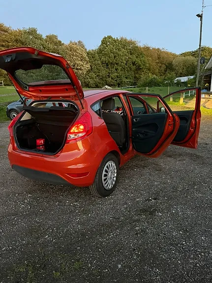 Ford Fiesta 2012 photo 2