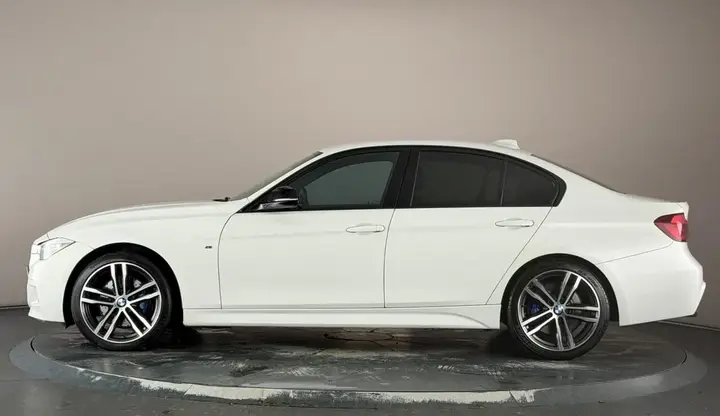 BMW 3 Series 2019 photo 4