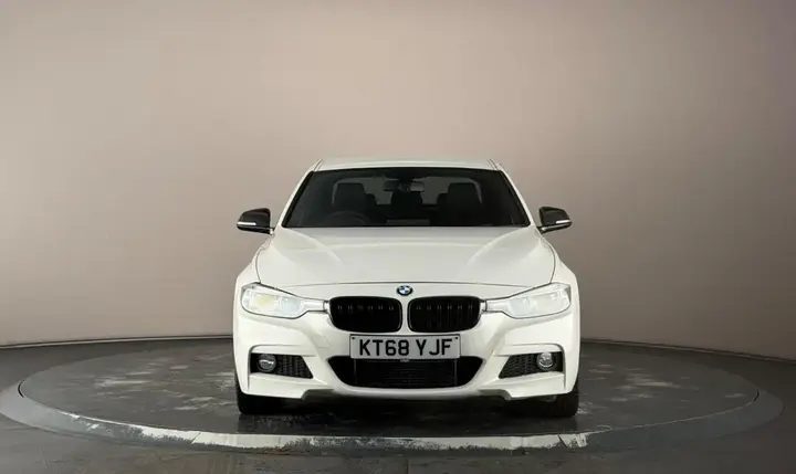 BMW 3 Series 2019 photo 2