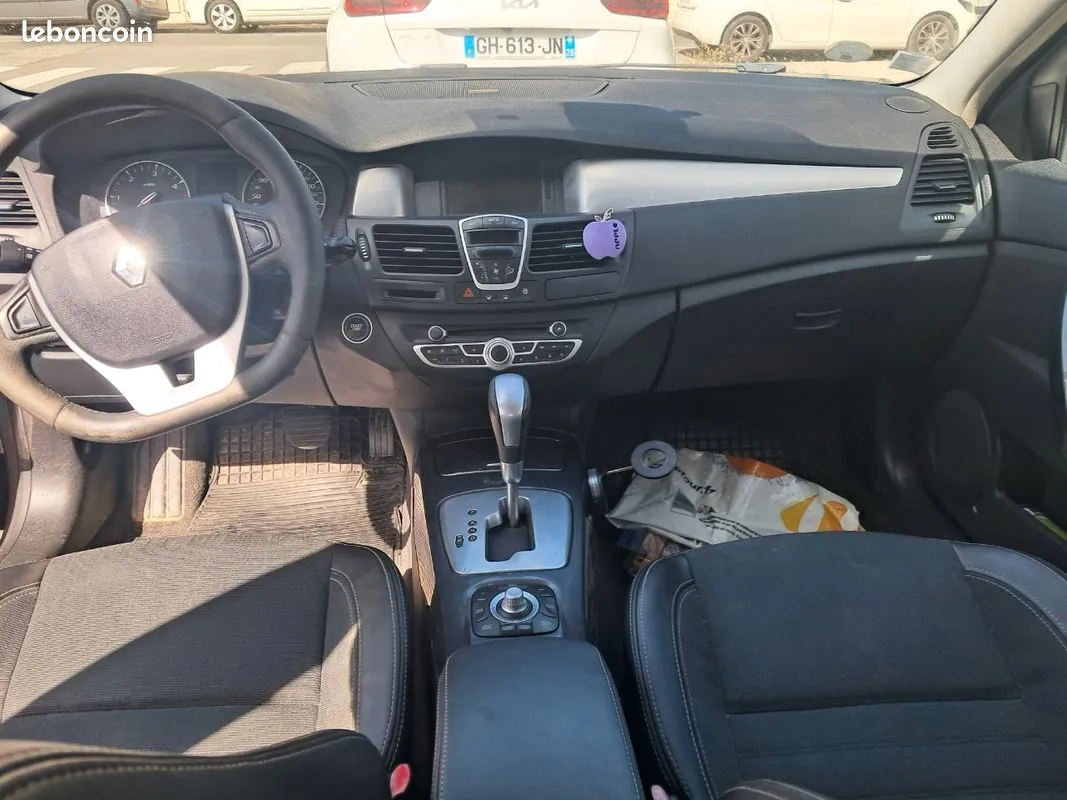 Renault Laguna 2010 photo 3
