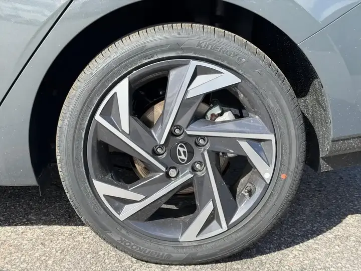 Hyundai Elantra 2026 photo 5