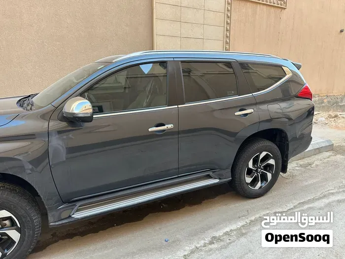 Mitsubishi Montero Sport 2024 photo 4