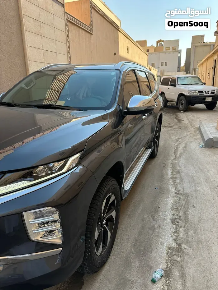 Mitsubishi Montero Sport 2024 photo 3