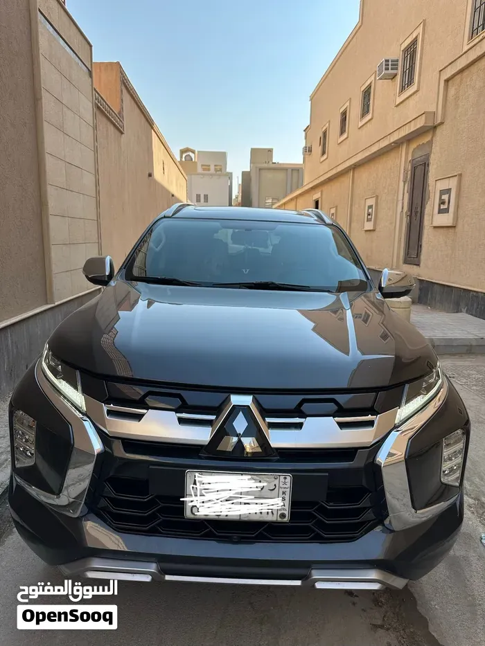 Mitsubishi Montero Sport 2024 photo 2