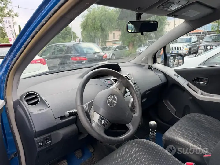 Toyota Yaris 2011 photo 4
