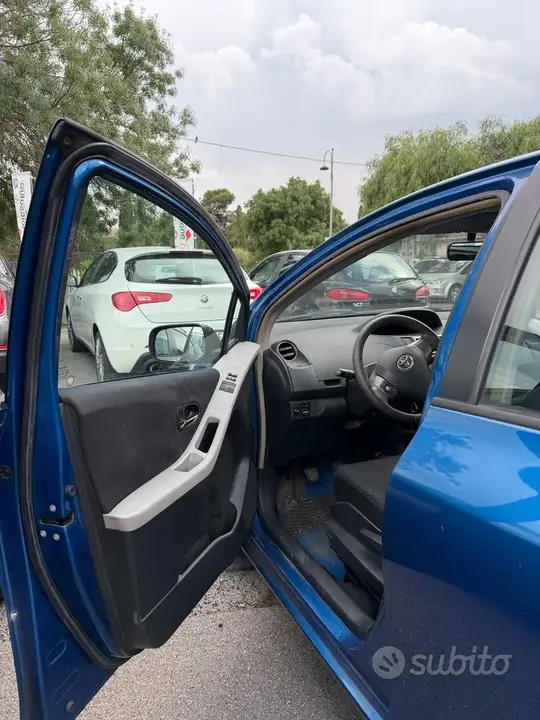 Toyota Yaris 2011 photo 3