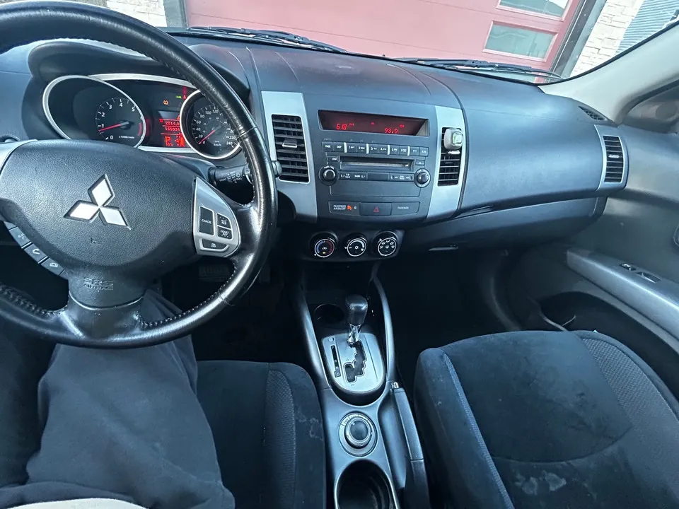 Mitsubishi Outlander 2011 photo 5