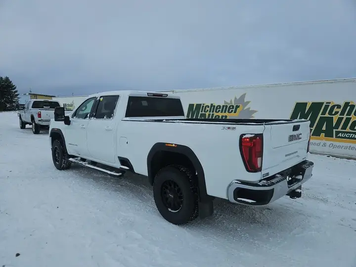 GMC Sierra 3500Hd 2022 photo 2