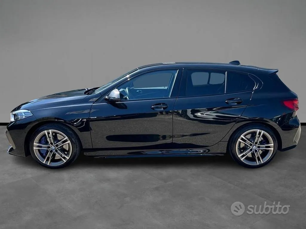 BMW 1 Series 2023 photo 2