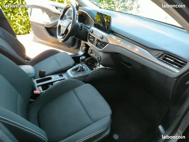 Ford Focus 2019 photo 2