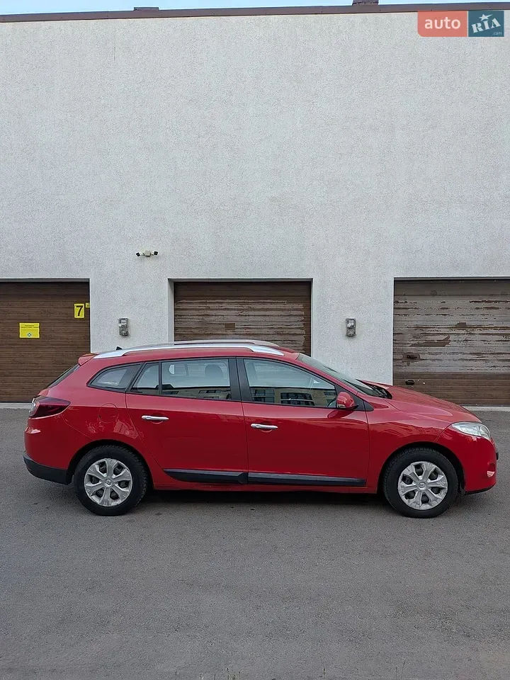Renault Megane 2011 photo 2