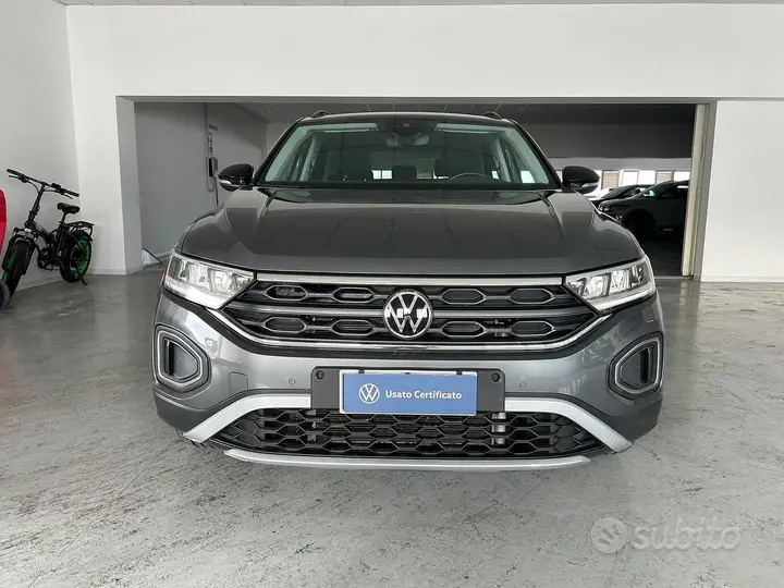 Volkswagen T-Roc 2023 photo 2