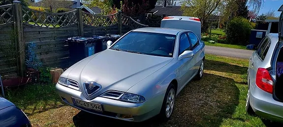 Alfa Romeo 166