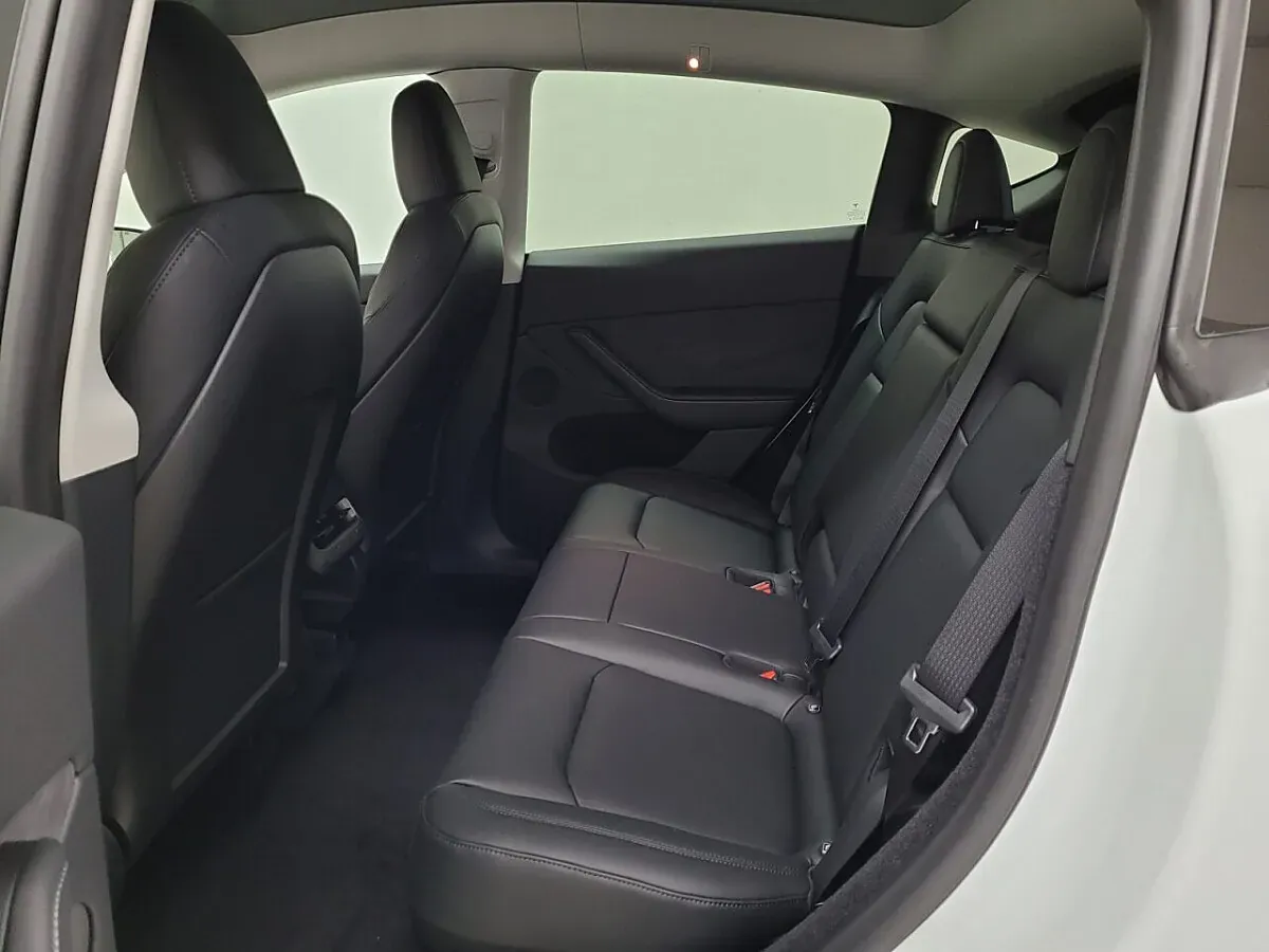 Tesla Model Y 2023 photo 3