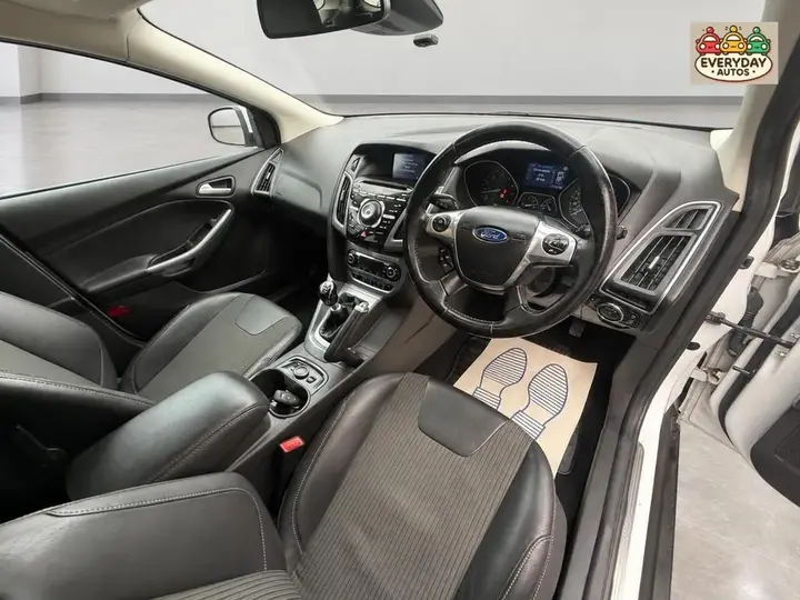 Ford Focus 2014 photo 2