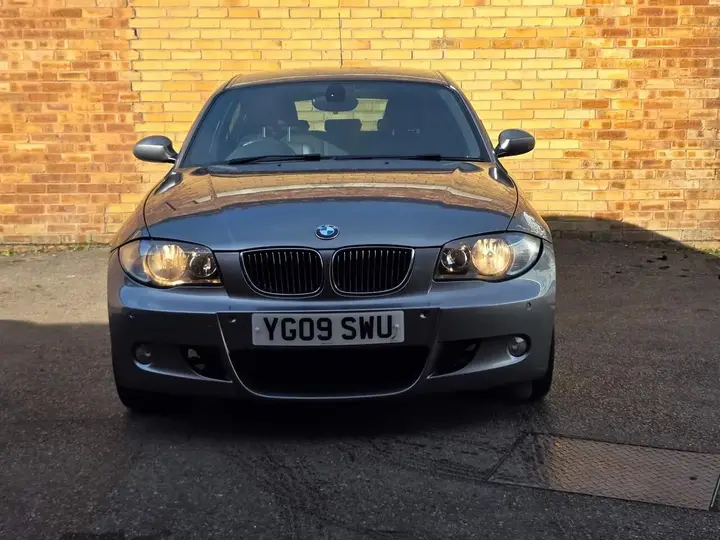 BMW 1 Series 2009 photo 2
