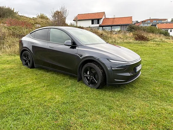 Tesla Model Y 2026 photo 4