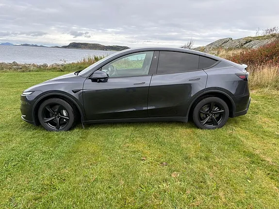 Tesla Model Y 2026 photo 3