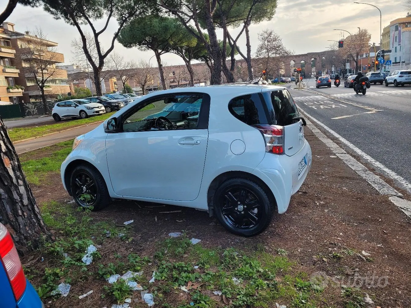 Toyota Iq 2011 photo 3