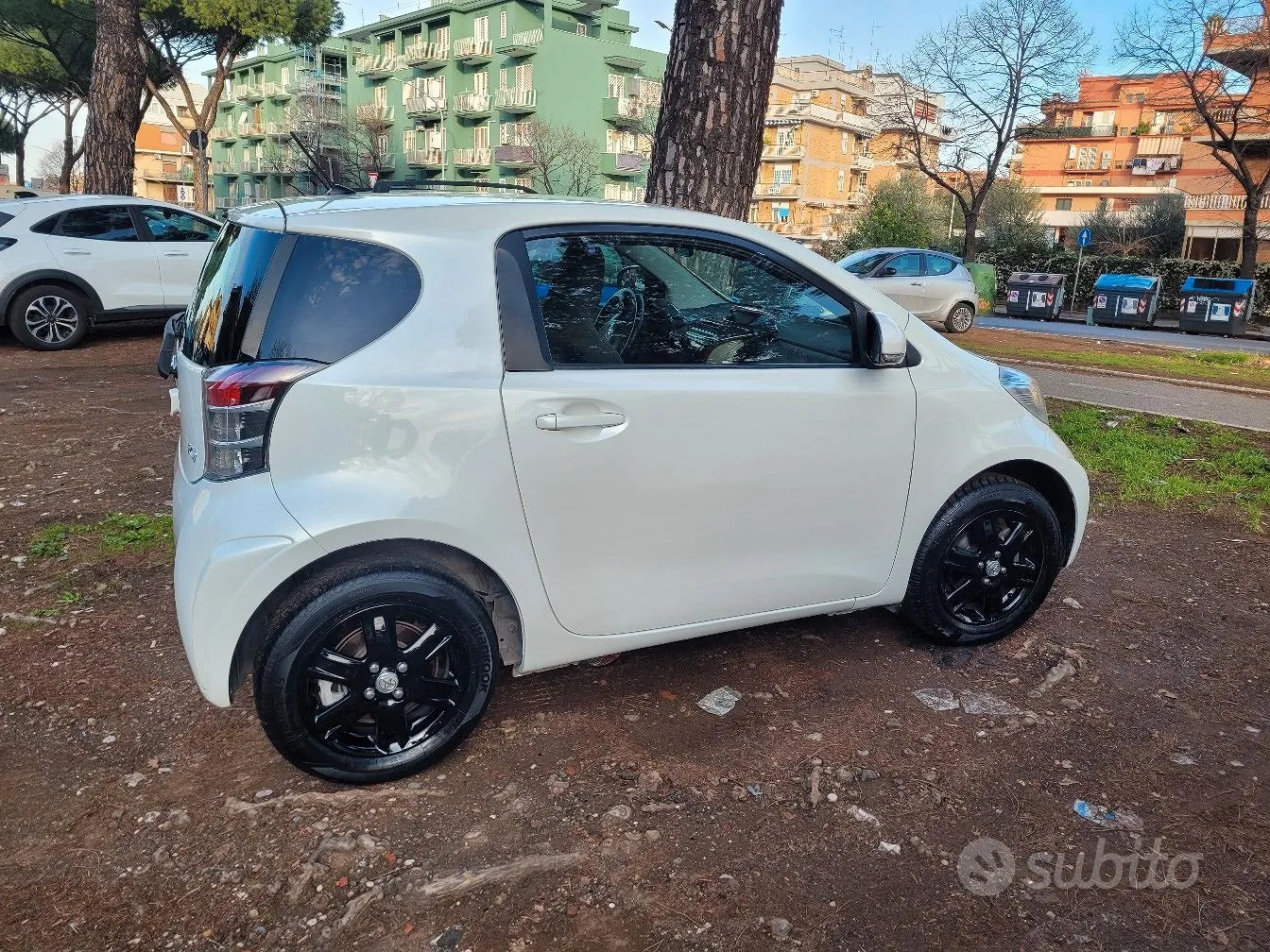 Toyota Iq 2011 photo 2