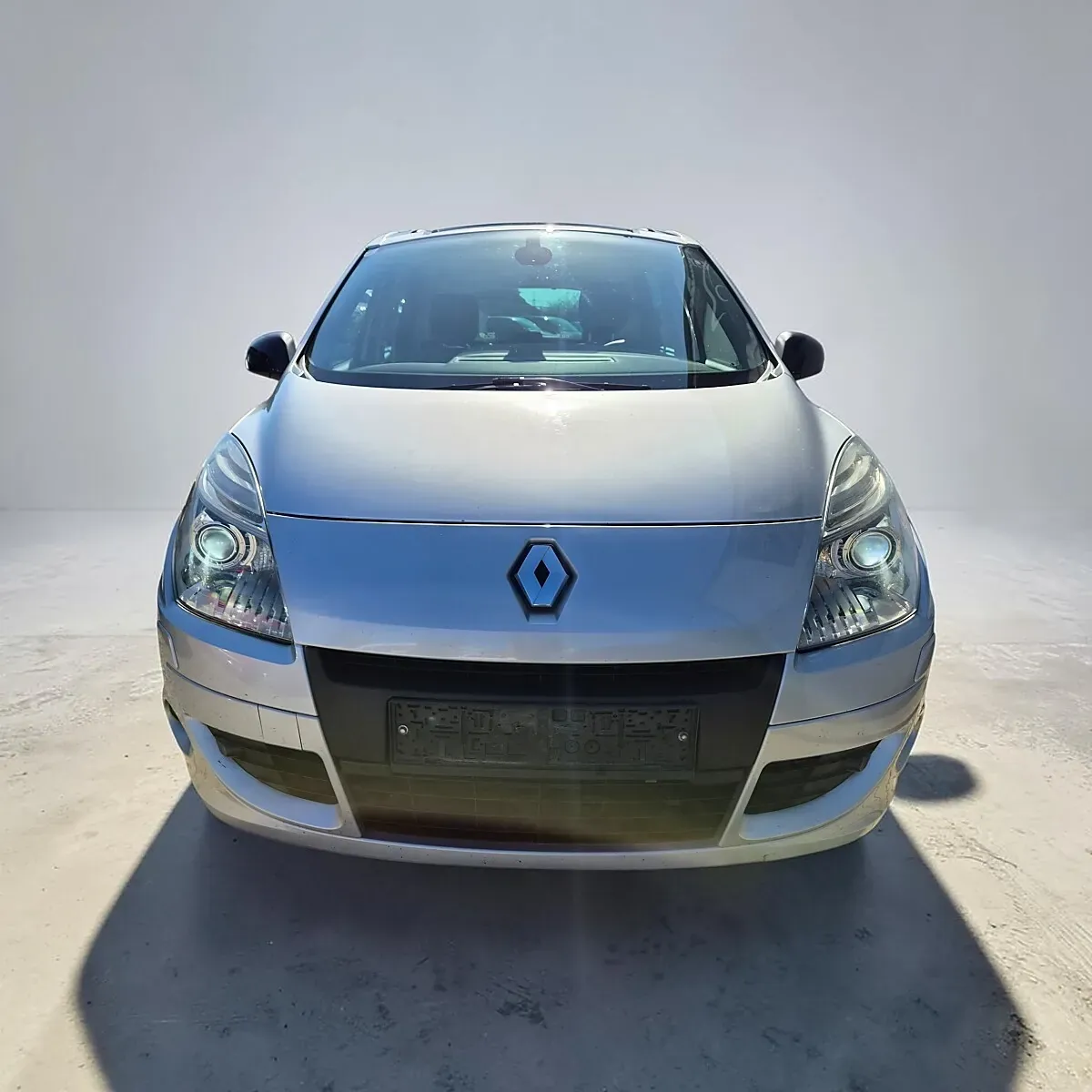 Renault Scenic 2011 photo 2