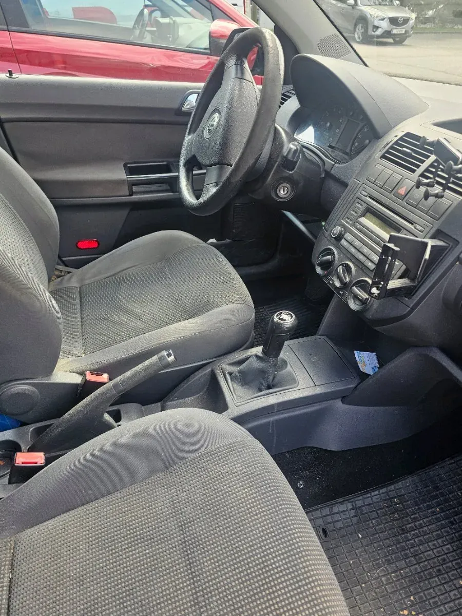 Volkswagen Polo 2009 photo 2
