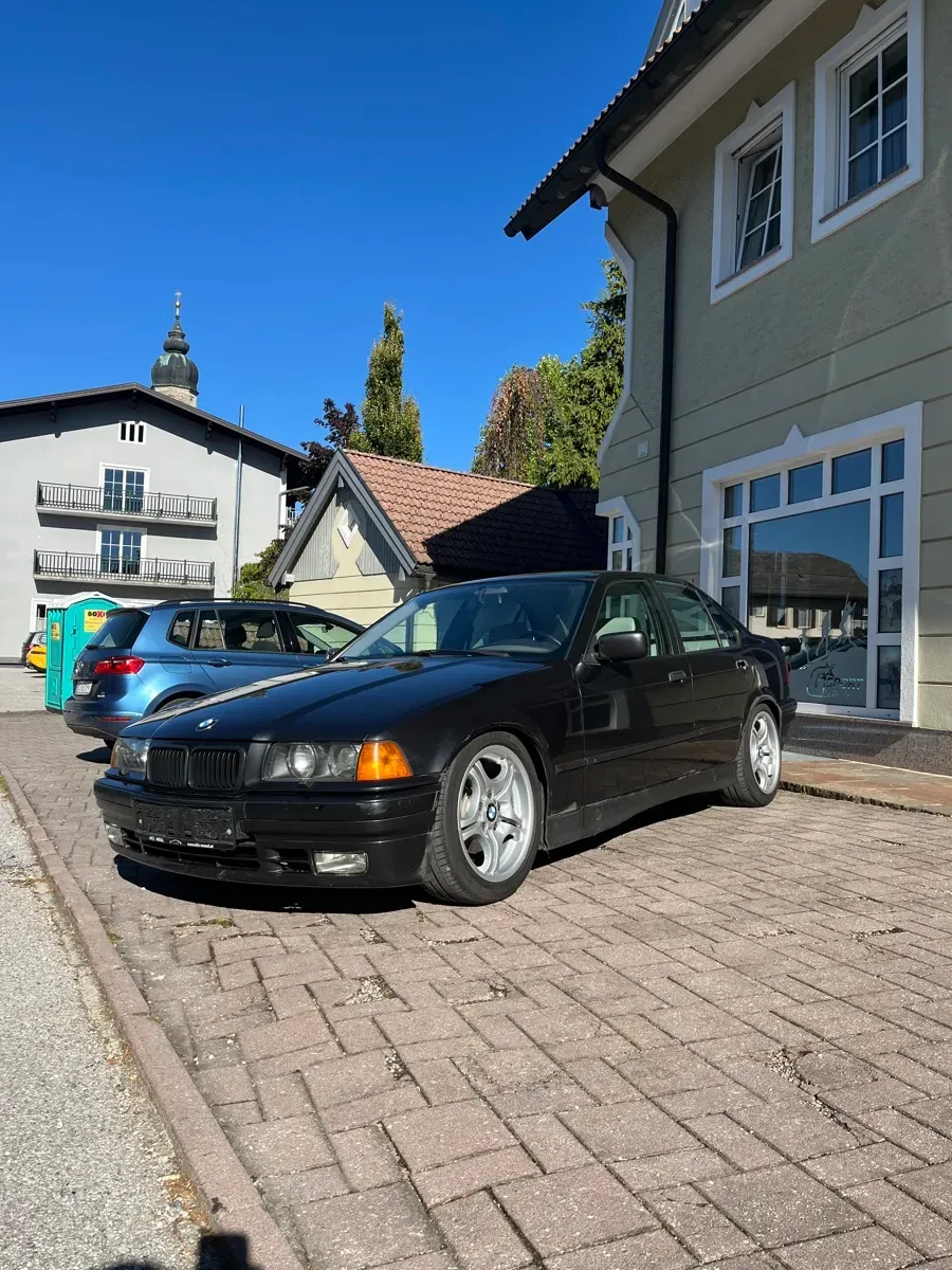 BMW 3 Series 1991 photo 2