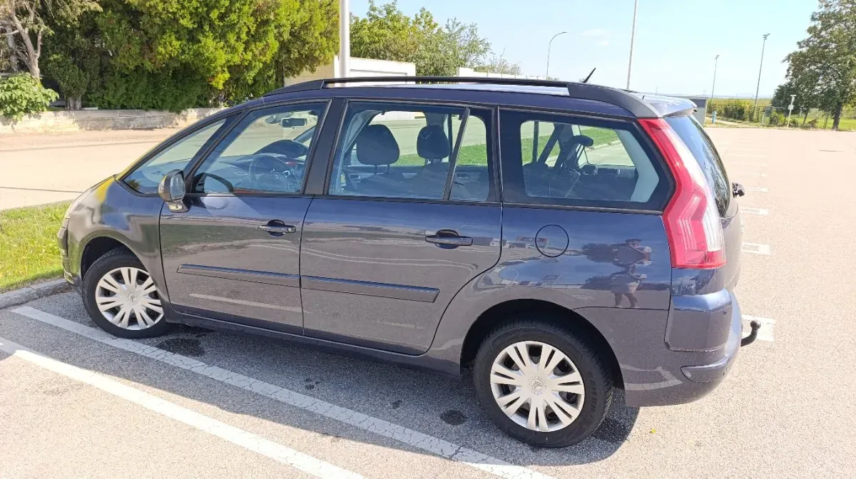 Citroen Grand C4 Picasso 2012 photo 2