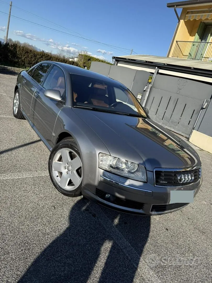 Audi A8 2004 photo 2
