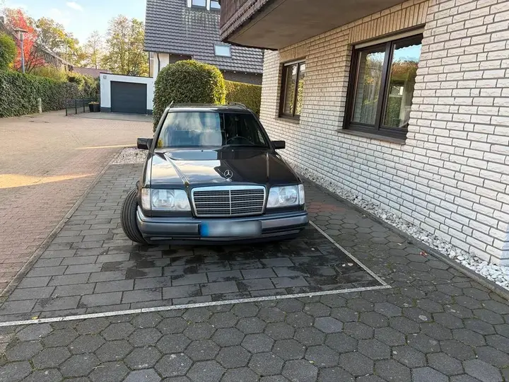 Mercedes-Benz W124