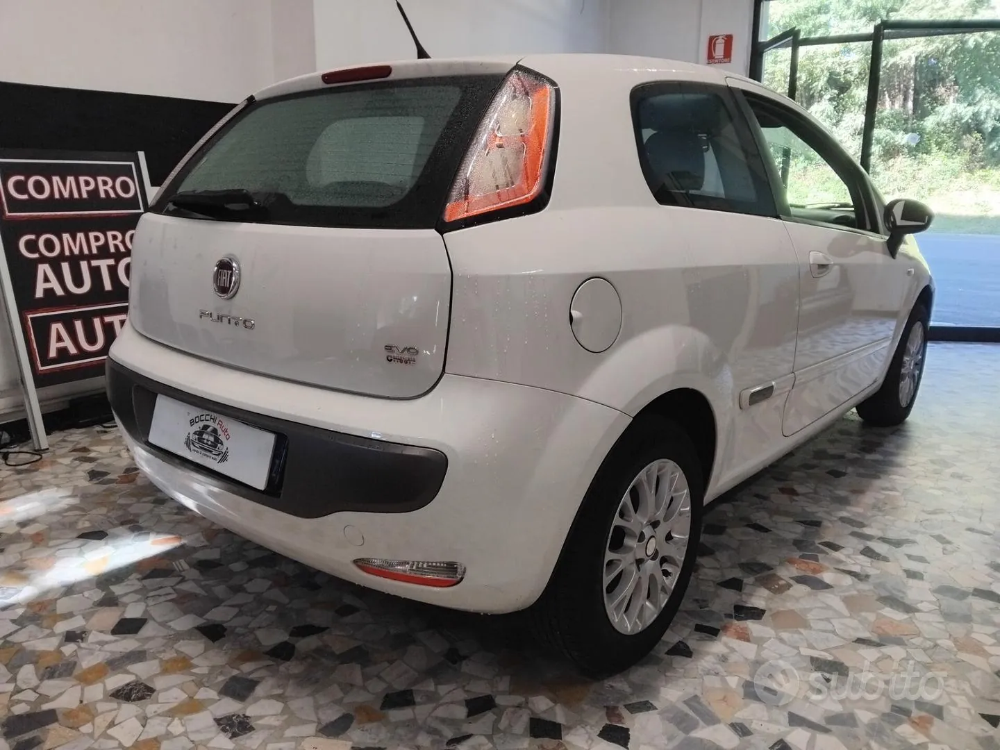 Fiat Grande Punto 2009 photo 4