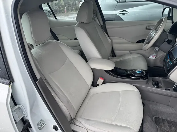 Nissan Leaf 2015 photo 5