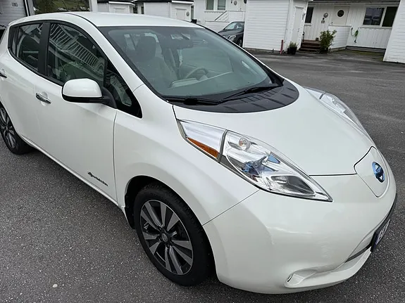 Nissan Leaf 2015 photo 2