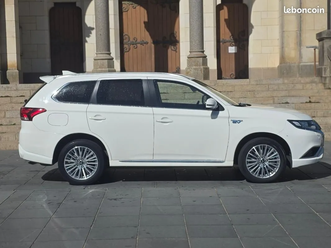 Mitsubishi Outlander 2019 photo 4
